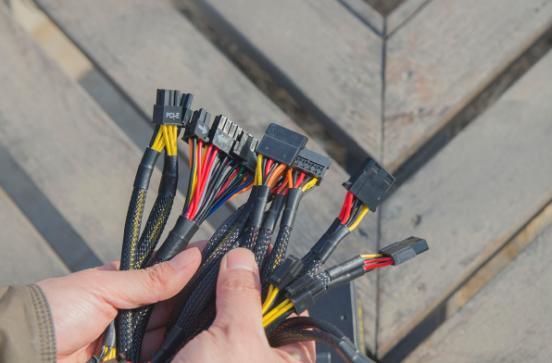 安钛克VP550电源装机记 稳定供电，线材管理全攻略